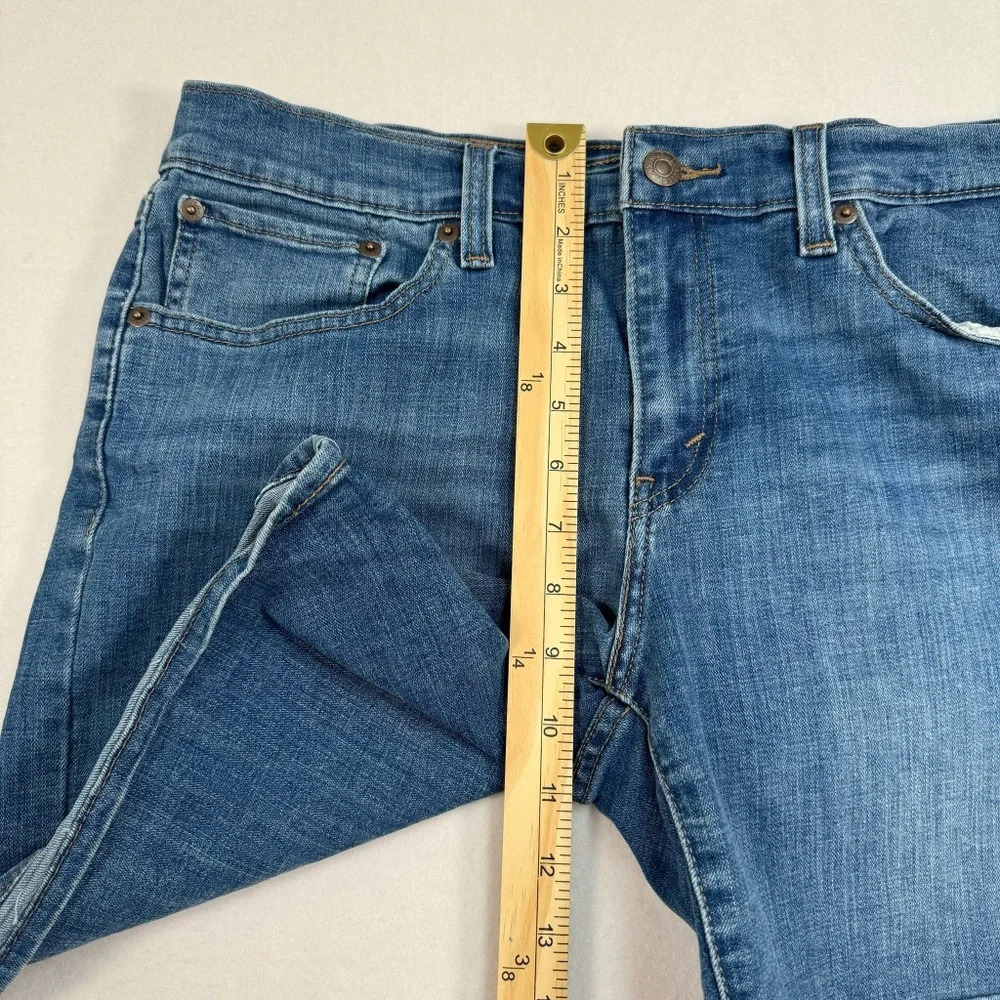 Levis Denim Jean Shorts 6 Inch Rise Womens Size 30 Medium Wash - Picture 8 of 11